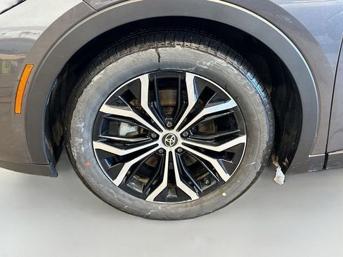 Used 2023 Toyota Crown XLE image 22