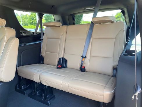 Used 2024 Chevrolet Suburban Premier w/ Advanced Technology Package AWD/4WD image 25