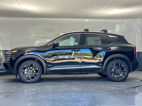 New 2026 Nissan Kicks SR w/ SR Premium Package AWD/4WD image 6