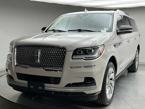 Used 2023 Lincoln Navigator L Reserve AWD/4WD image 1