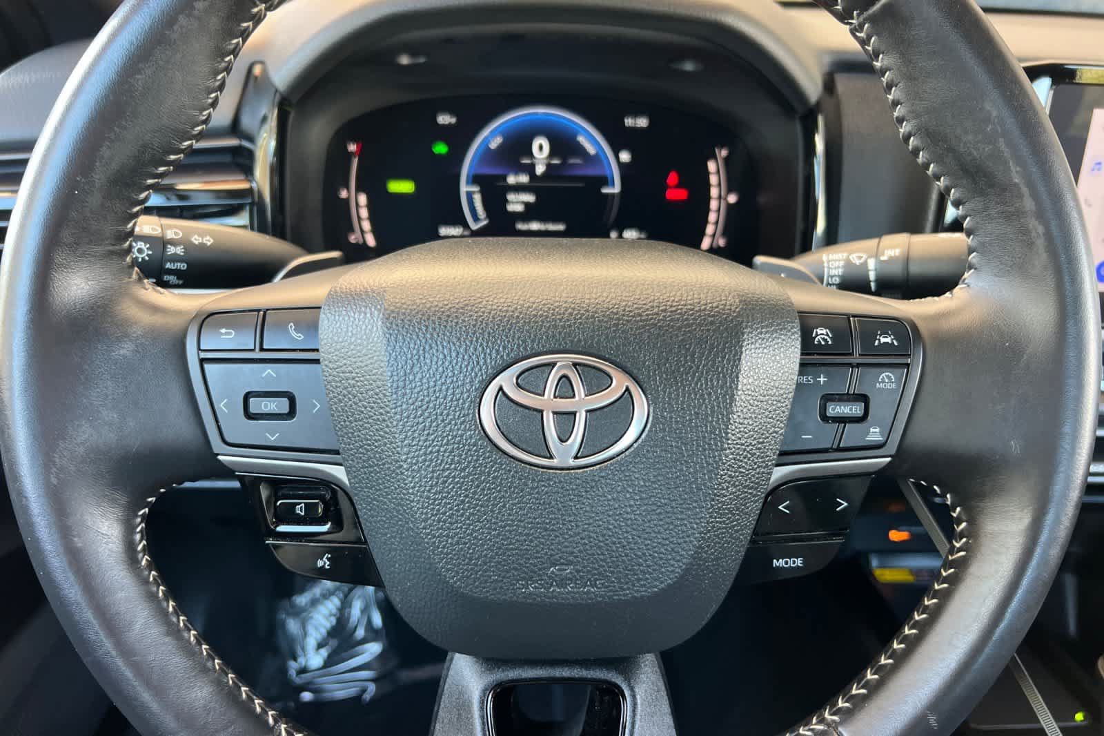 Certified 2025 Toyota Camry SE FWD image 24