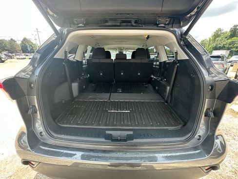 Used 2023 Toyota Highlander LE AWD/4WD image 29