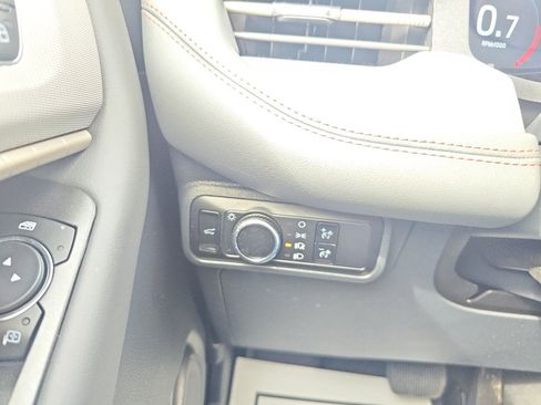 Used 2025 Ford Explorer Active AWD/4WD image 28