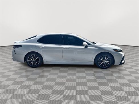 Used 2023 Toyota Camry SE image 9