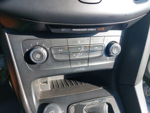 Used 2016 Ford Focus SE w/ Reverse Sensing Package FWD image 21
