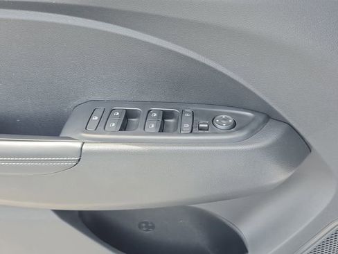 Used 2025 Hyundai Venue Limited FWD image 15