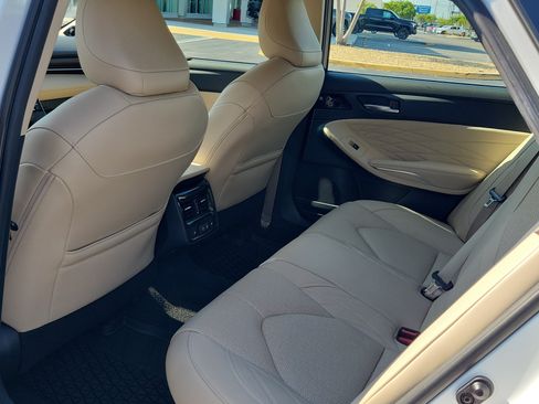 Used 2019 Toyota Avalon Limited w/ Advanced Safety Package FWD image 13