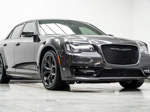 Used 2023 Chrysler 300 S w/ Comfort Group RWD image 4