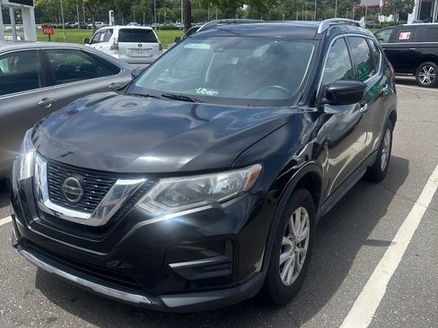 Used 2019 Nissan Rogue SV FWD image 2