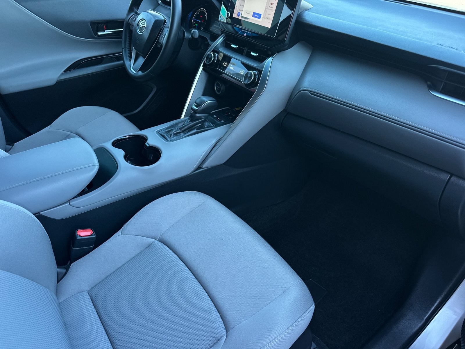 Used 2023 Toyota Venza LE AWD/4WD image 15