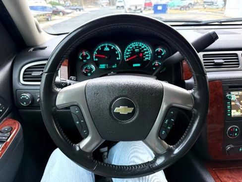 Used 2011 Chevrolet Avalanche LTZ image 25