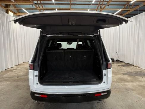 Used 2023 Jeep Wagoneer Series III w/ Preferred Equipment Group AWD/4WD image 24