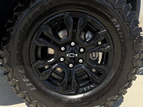 Used 2023 Chevrolet Silverado 1500 ZR2 w/ Technology Package AWD/4WD image 7