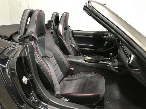 Used 2017 FIAT 124 Spider Abarth image 22