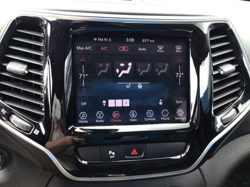 Used 2020 Jeep Cherokee Limited AWD/4WD image 34