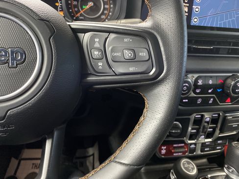 Certified 2024 Jeep Gladiator Mojave image 23