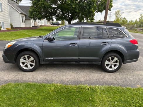 Used 2014 Subaru Outback 2.5i Premium AWD/4WD image 4