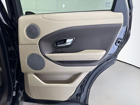 Used 2018 Land Rover Range Rover Evoque SE image 26