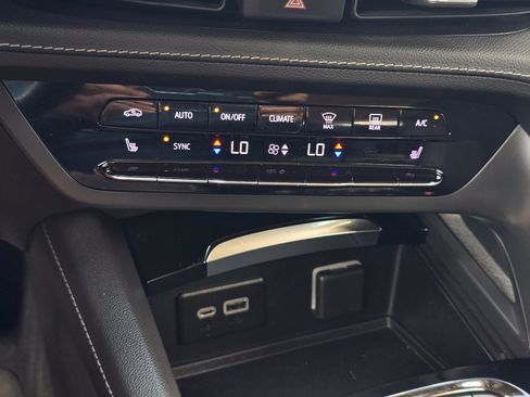 Used 2023 Buick Envision Preferred FWD image 20