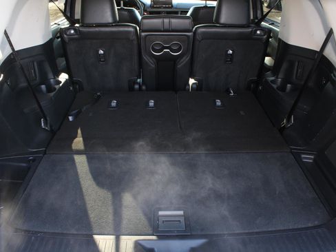 Certified 2025 Honda Pilot Touring image 8