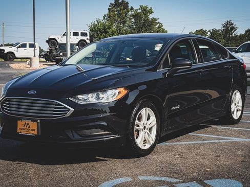 Used 2018 Ford Fusion SE FWD image 5
