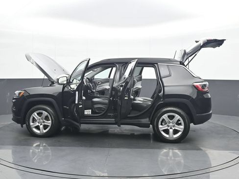 Used 2022 Jeep Compass Latitude w/ Convenience Group AWD/4WD image 37