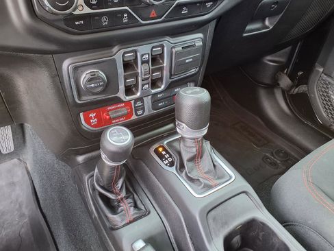 Used 2022 Jeep Wrangler Unlimited Rubicon w/ Steel Bumper Group AWD/4WD image 25