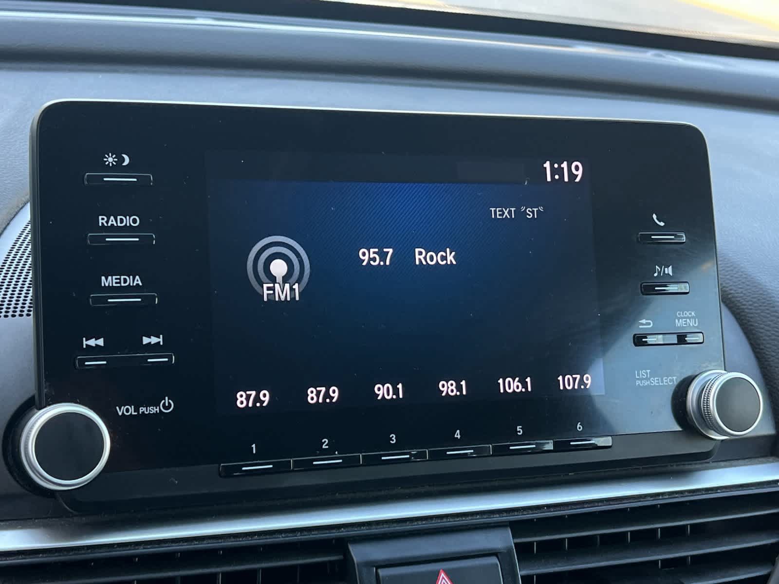 Used 2020 Honda Accord Hybrid image 18