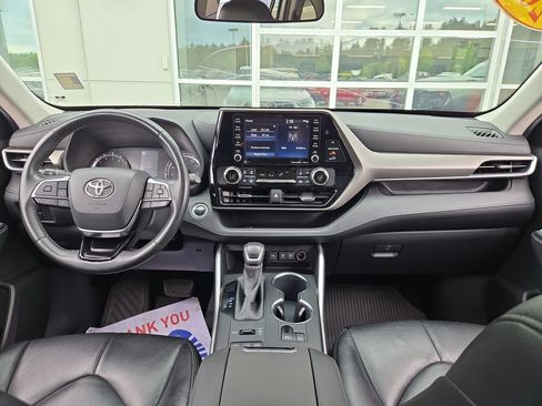 Used 2020 Toyota Highlander LE AWD/4WD image 19