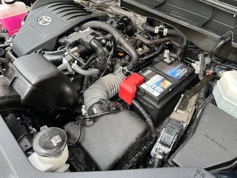 Used 2023 Toyota Highlander XLE image 30