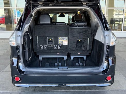 Certified 2018 Toyota Sienna SE w/ Carpet Mat Package image 15