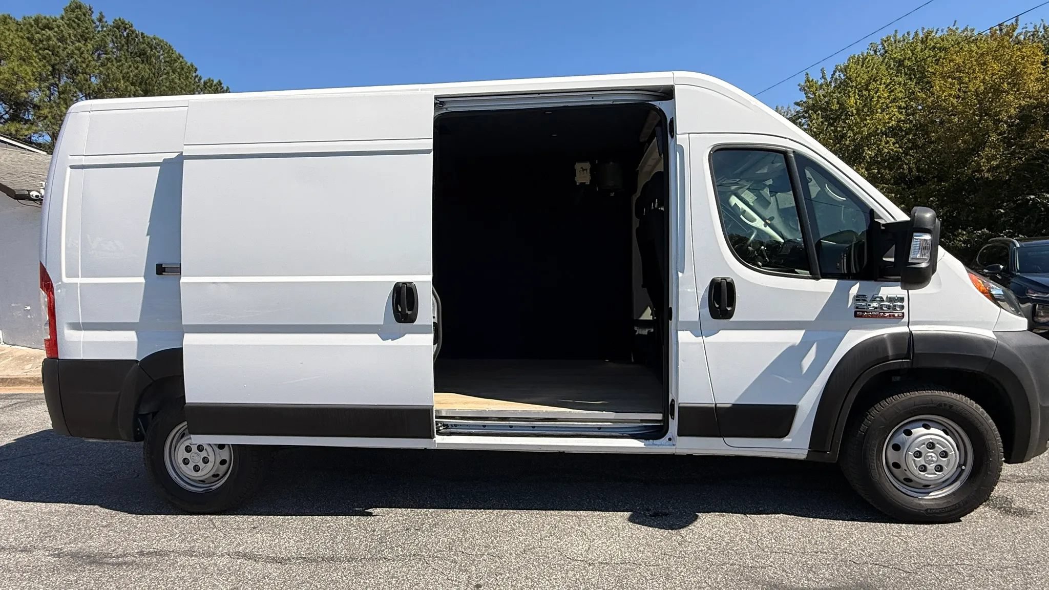Used 2022 RAM ProMaster 2500 w/ Convenience Group FWD image 6