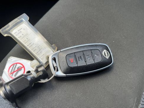 Used 2025 Nissan Versa SV FWD image 21