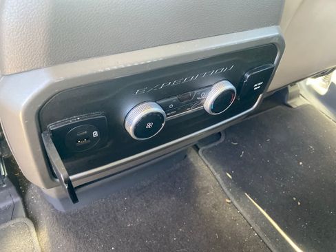 Used 2021 Ford Expedition XLT RWD image 18