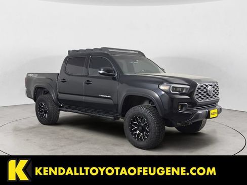 Used 2021 Toyota Tacoma TRD Off-Road AWD/4WD image 3