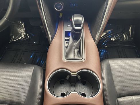 Used 2021 Toyota Venza Limited image 21