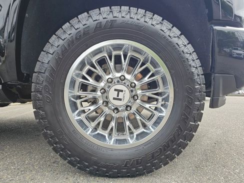 Used 2022 Chevrolet Silverado 2500 High Country w/ Z71 Off-Road Package image 9