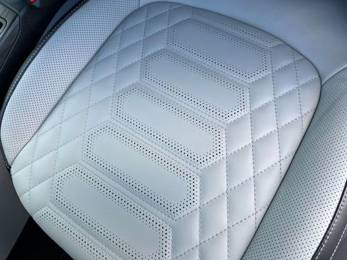 New 2024 Ford Escape SE w/ PHEV Premium Package FWD image 12