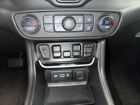 Used 2019 GMC Terrain SLE w/ Driver Convenience Package image 11