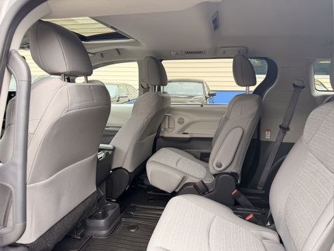 Used 2024 Toyota Sienna LE w/ LE Plus Package AWD/4WD image 26