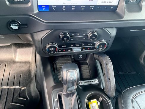 Used 2025 Ford Bronco Badlands image 27