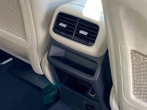 Used 2020 Mercedes-Benz GLE 350 4MATIC w/ Premium Package image 29