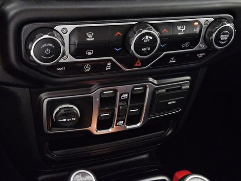 Used 2023 Jeep Gladiator Overland image 16