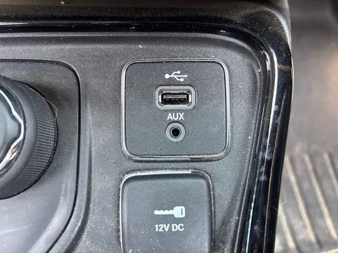 Used 2018 Jeep Compass Limited AWD/4WD image 18
