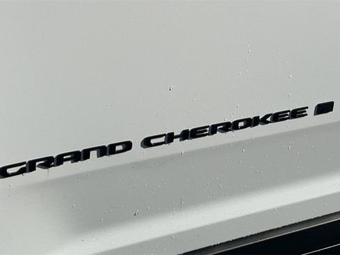 Used 2025 Jeep Grand Cherokee Altitude image 26