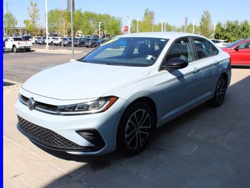 Used 2025 Volkswagen Jetta Sport FWD image 3