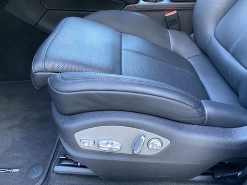 Certified 2025 Porsche Macan image 21