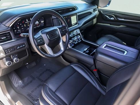 Used 2023 GMC Yukon XL Denali RWD image 12