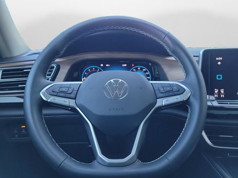 Used 2026 Volkswagen Atlas SE w/ Panoramic Sunroof Package FWD image 13