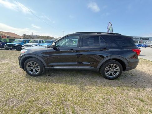 Used 2021 Ford Explorer XLT w/ Equipment Group 202A image 4